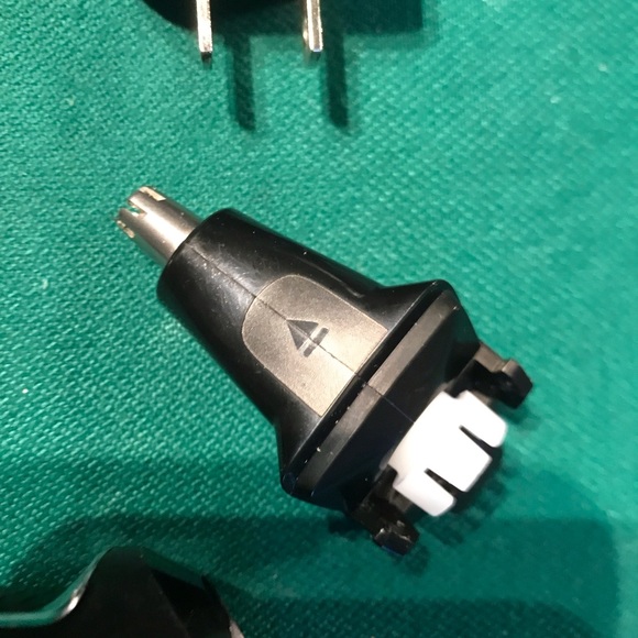 Philips Noroco Nose/Face Trimmer #MG3750 comes w/all attachments as pictured - Picture 7 of 10